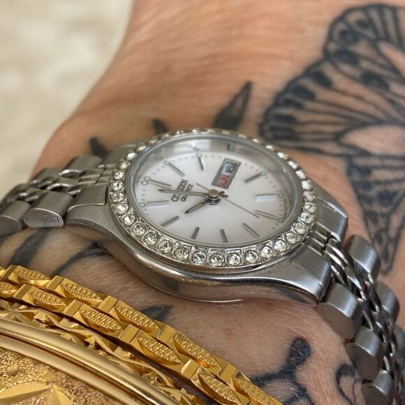 Citizen Quartz Swaroski Crystal Bezel Stainless Steel Watch Mother-of-Pearl Dial - Picture 3 of 11